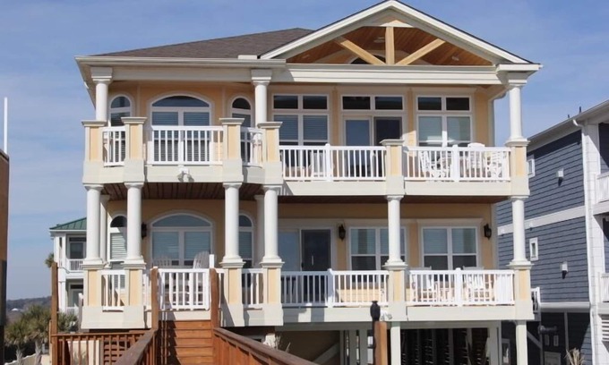 Ocean Isle Beach Casa | BIENVENIDO - Frente al mar | Cocina gourmet | Ascensor | Piscina 6bed 6bath | Lujo