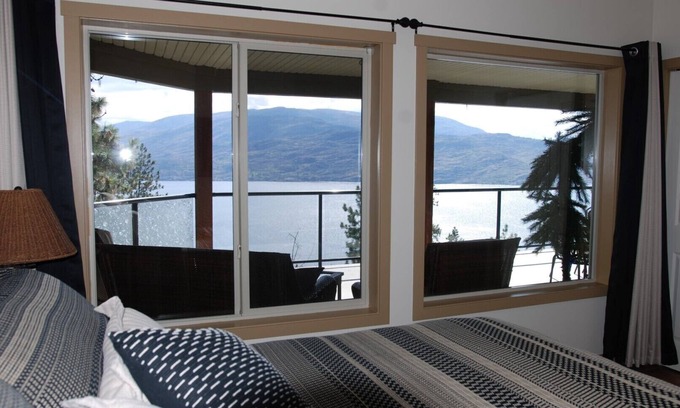 Central Okanagan Casa | OKA B&B - Magníficas vistas a la montaña / al agua - Suite inferior de 2 dormitorios - Capacidad para hasta 5