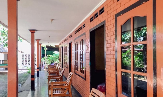 Mataram Casa | Oka Homestay Mitra RedDoorz