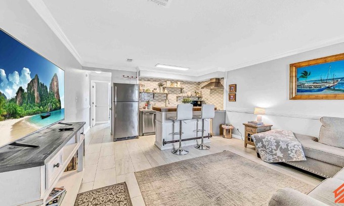 Fort Walton Beach Casa | Okaloosa Island 1BR Condo by White Sand Beach