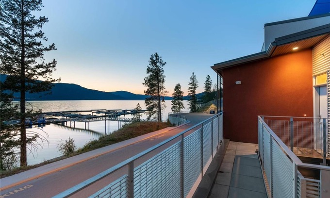 McKinley Condominio | Okanagan Lake Front Condo