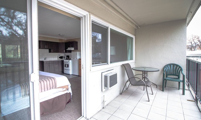 Vernon Hotel | Okanagan Royal Park Inn by Elevate Rooms