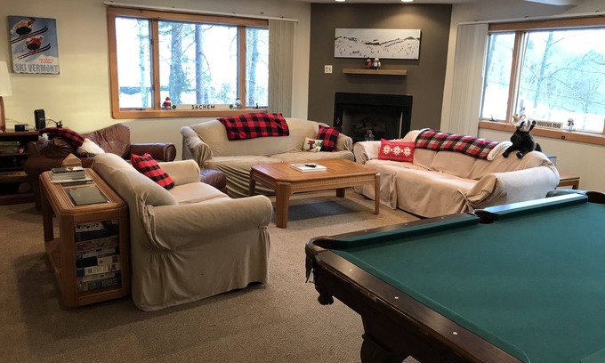 Ludlow Casa | Okemo Family Ski House - Sleeps 13 - Walk to Sachem trail - 100 yds