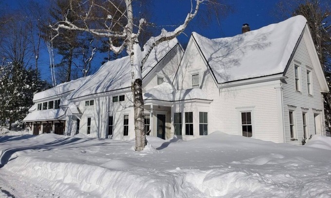 Ludlow Casa | Okemo Ski Retreat sleeps 16 comfortably and 1 mile to the mountain