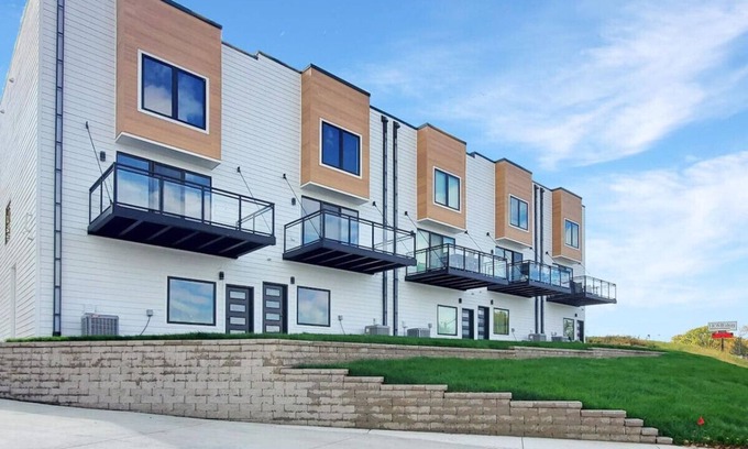 Arnolds Park Casa | Okoboji Lakeside Retreat In Arnolds Park