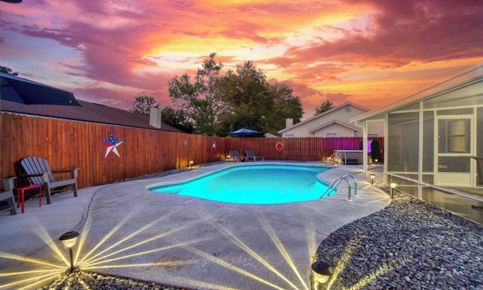 Westside Casa | ~Ol' Glory Sleeps 13 Heated Pool by NAS Jax~