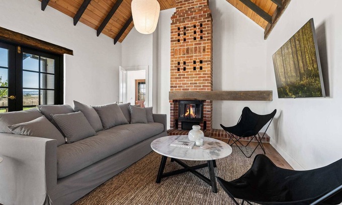 Eglinton Casa | 'Old Alloway'- 7 Bedrooms/ Sleeps 17 -9mins to CBD