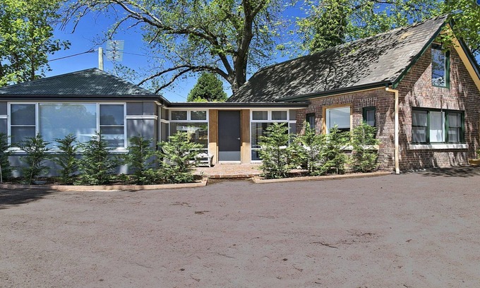 Moss Vale Casa | Old Bank Stables – north facing sun patio, outdoor furniture and BBQ