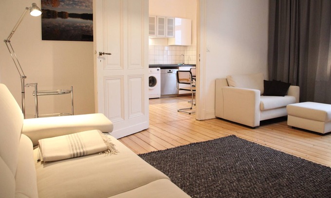 Neuehrenfeld Apartamento | Viejos brazos del vientre: Apartamento de 2.5 habitaciones totalmente amueblado en Trendviertel
