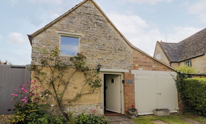 Halford Cabaña | OLD BOTHY, romantic, character holiday cottage in Halford