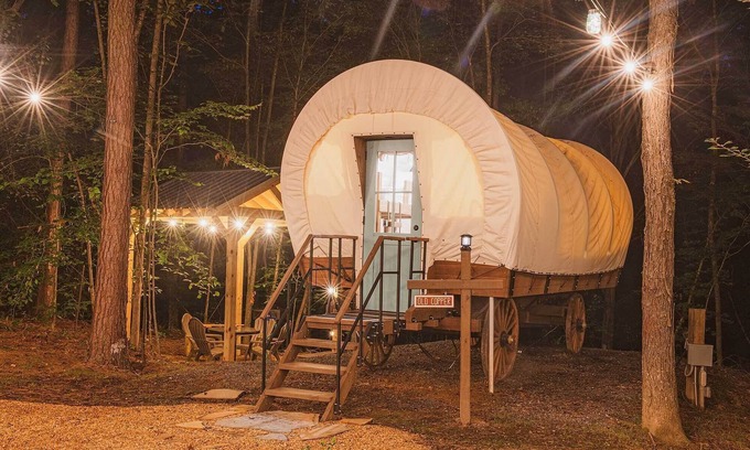 Benton Apartamento | Old Copper Wagon | Wagon Glamping | Full Bath & AC