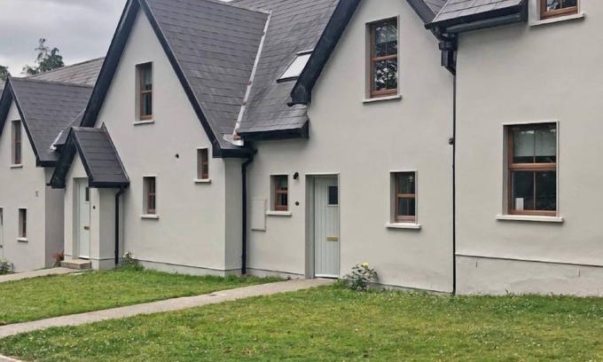 Terryglass Casa | Old Court Holiday Home by Interhome