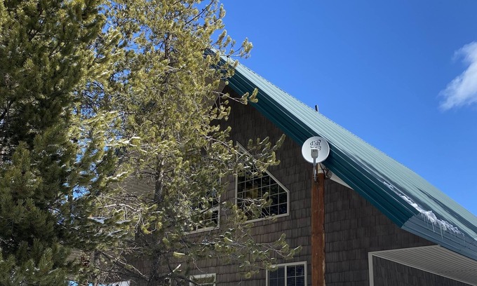 Island Park Casa | Old Faithful Lodge || Great for Reunions, Sleeps 20, Near Yellowstone, *HOT TUB*