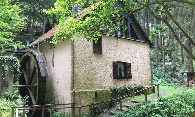 Fronhofen Casa | Antiguo molino de la granja con el agua convertida en una casa de vacaciones