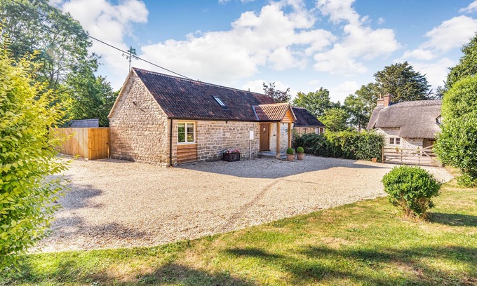 Blackford Cabaña | OLD FARM STABLES, pet friendly, with open fire in Sparkford
