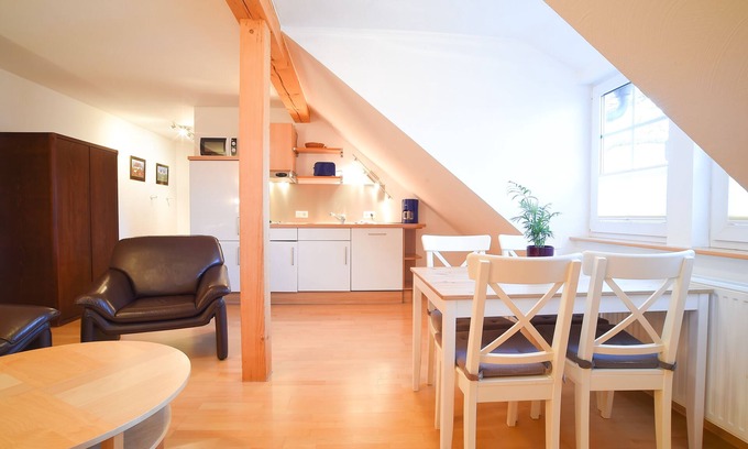 Niederberndorf Apartamento | Old farmhouse - attic room on the left
