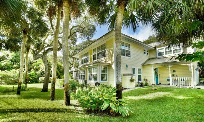 Summerplace Cabaña | Old Florida Beach Cottage - 6 houses to the private beach