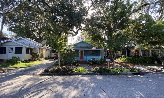 Laurel Park Casa | Old Florida bungalow in Sarasota‘s best location