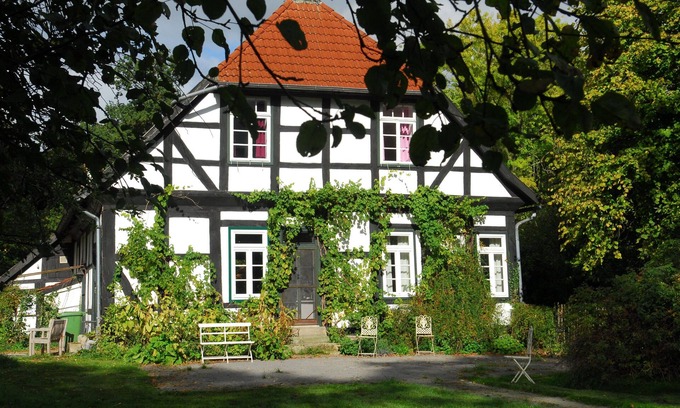 Bad Essen Casa | Antigua casa forestal en el castillo de Ippenburg, rodeada por un gran jardín