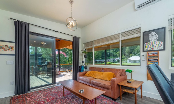 Old Fort Casa | Old Fort Adventures | New Build, Pet-Friendly & Walking Distance to Old Fort!