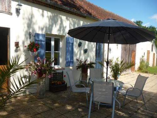 Chateaumeillant Apartamento | Old French Country Cottage for 2 nature lovers paradise