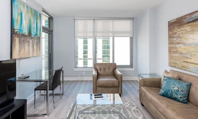 Woodmont Triangle Apartamento | Old Georgetown Road | Nr bars & cafes| NIH Nearby| by GLS