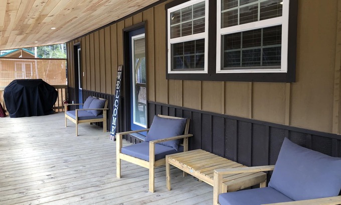 Whitley City Cabina | Old Glory Getaway--Cozy 2 bedroom cabin just 5 miles from Cumberland Falls!