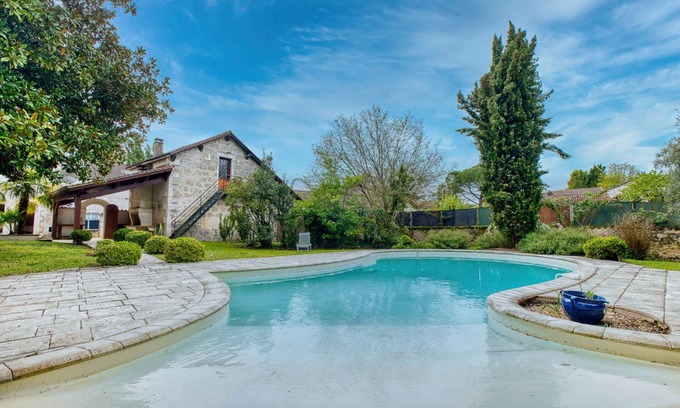 Saint-Privat-en-Perigord Casa | Old house with pool in the heart of Périgord
