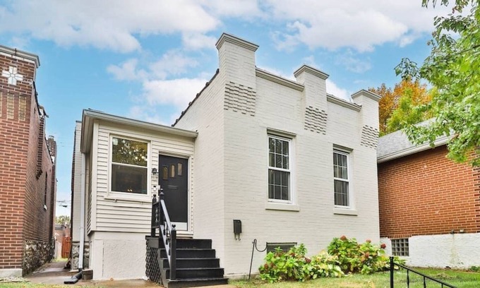 St. Louis Casa | Old Home STL Charm! 2 Bed, 1 Bath Pet Friendly