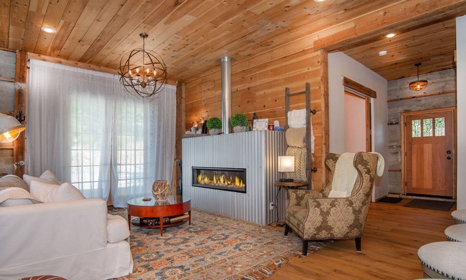 Hope Cabaña | Old Hope Idaho City Hall- 20 Minutes to Schweitzer