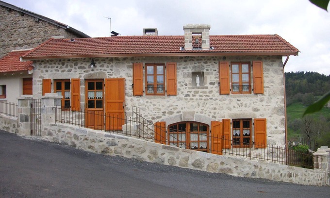 Saint-Pal-de-Senouire Casa | Antigua casa de reunión en el corazón de Auvernia.