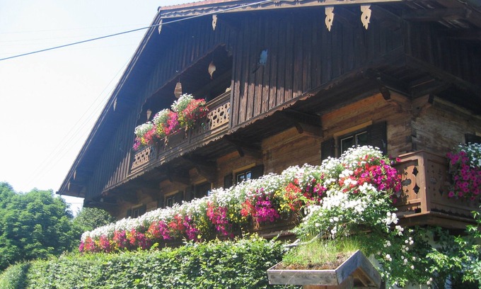 Bad Heilbrunn Apartamento | Casa antigua - paredes nuevas: gran apartamento de 4 estrellas **** en la antigua granja construida en 1666