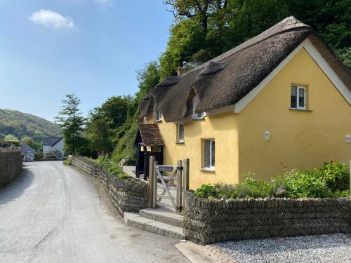 Lee Casa | Old Maids Cottage