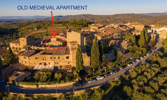 San Donato in Poggio Apartamento | old medieval apartment