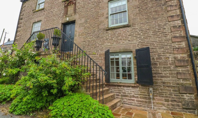 Quarnford Casa | OLD METHODIST CHAPEL, pet friendly, with open fire in Flash