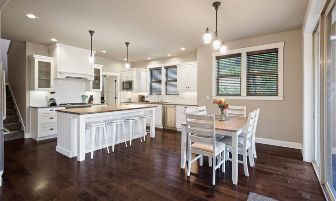 Southern Crossing Casa | Old Mill on The Canal, Large Garage, Firepit, Office