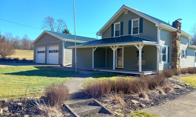 Cranberry Casa | Old Miller Farm - Cozy Country Home