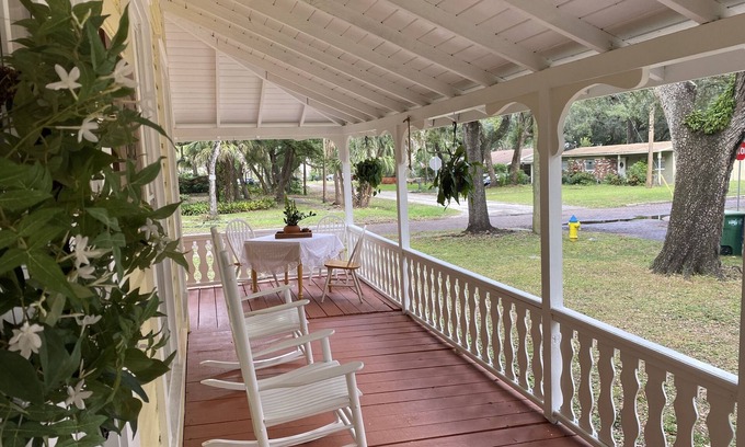Port Tampa City Casa | Old Port Tampa Estate: 3 King size suites, 2 bath, wrap around porch, large yard