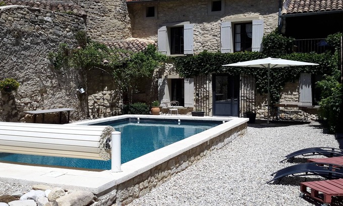 Beaumont-du-Ventoux Casa | Antigua casa restaurada Provenzal de vacaciones con piscina, desde gr. 4.