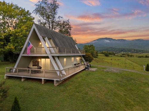 Etlan Casa | Old Rag A-Frame: Mountain Views Hot Tub Fire Pit