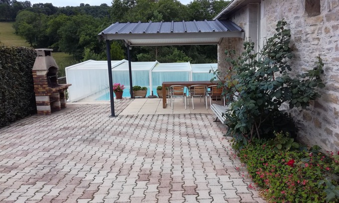 Mayrinhac-Lentour Casa | Casa rural en el campo con piscina cubierta cerca de RocamadourPadirac