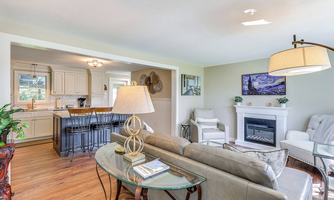 Old Saybrook Center Casa | Old Saybrook Home w/ Screened Porch & Ocean View!