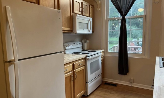 Onondaga Casa | Old School Vibe Private Apartment