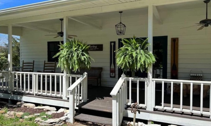 New Tazewell Casa | Old Southern - Lakefront - Dog friendly