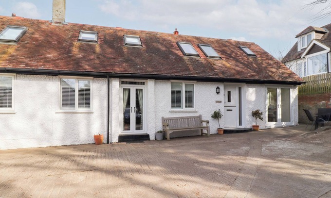 Alnmouth Cabaña | OLD STABLE COTTAGE, pet friendly, country holiday cottage in Alnmouth