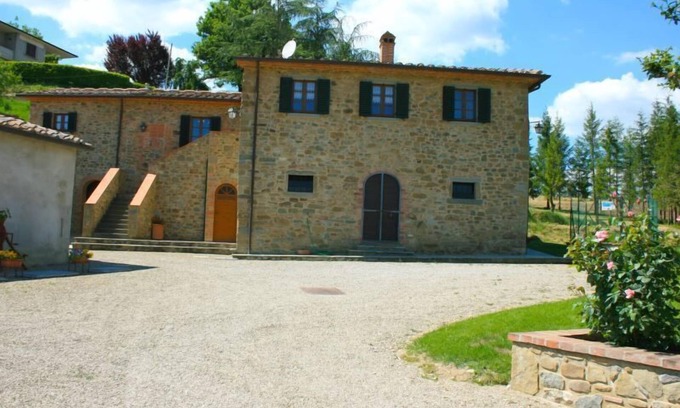 Monte San Savino Villa | Parte de una antigua casa de campo de piedra max 7 personas con jardín privado. Tranquilo y panoramico. octubre