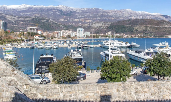 Old Town Apartamento | Old town 1-bdrm apt w/balcony + sea view