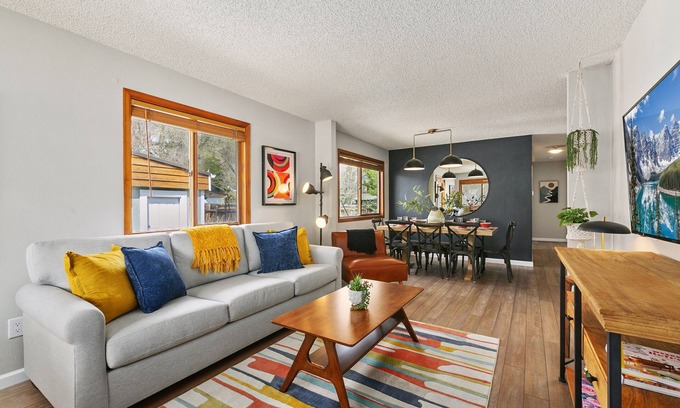 Old Town Casa | Old Town Basecamp | 6 Blocks to Old Town Square