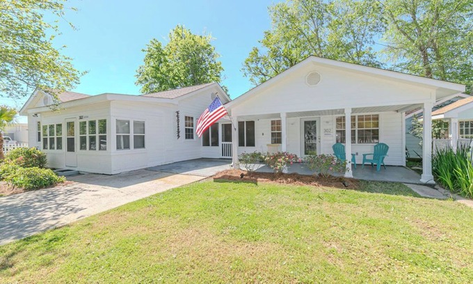 Bay St Louis Casa | Old Town Beach Bungalow~ 2 blocks from Main St. and Beach Blvd.