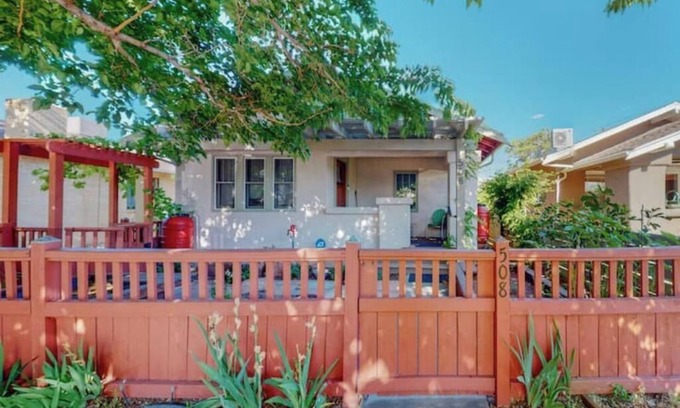 Downtown Albuquerque Casa | Old Town Gem
